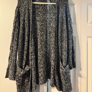 American Eagle carigian Size M